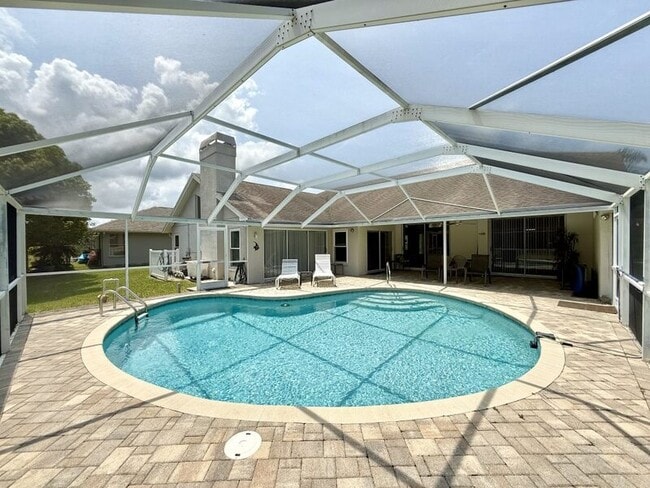 Building Photo - 8724 Ashbury Dr