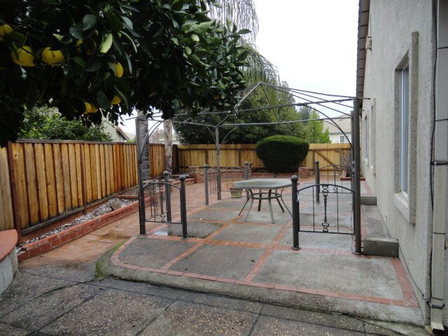 Building Photo - 2199 Carol Ann Dr