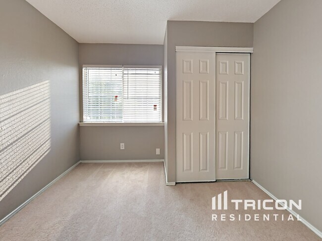 Building Photo - 6701 Silver Sage Dr
