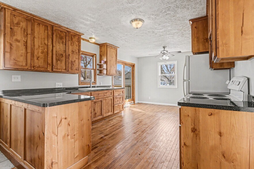 Building Photo - 205 E Murray Ave