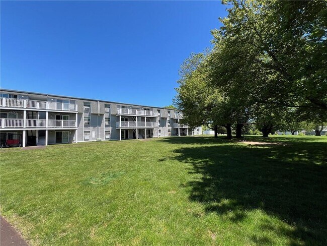 Building Photo - 354 S Pier Rd