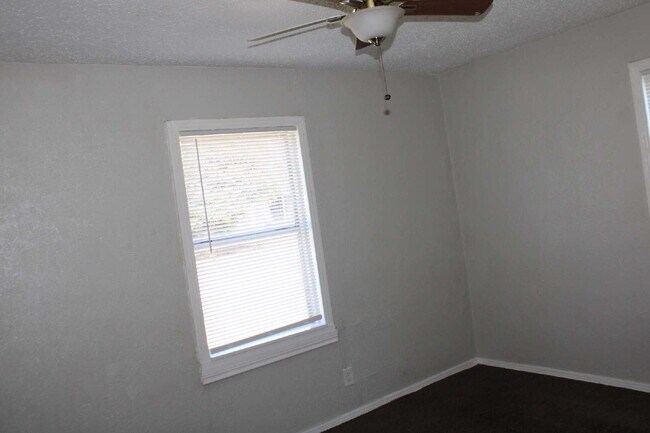 Building Photo - 2918 Bardwell Ave