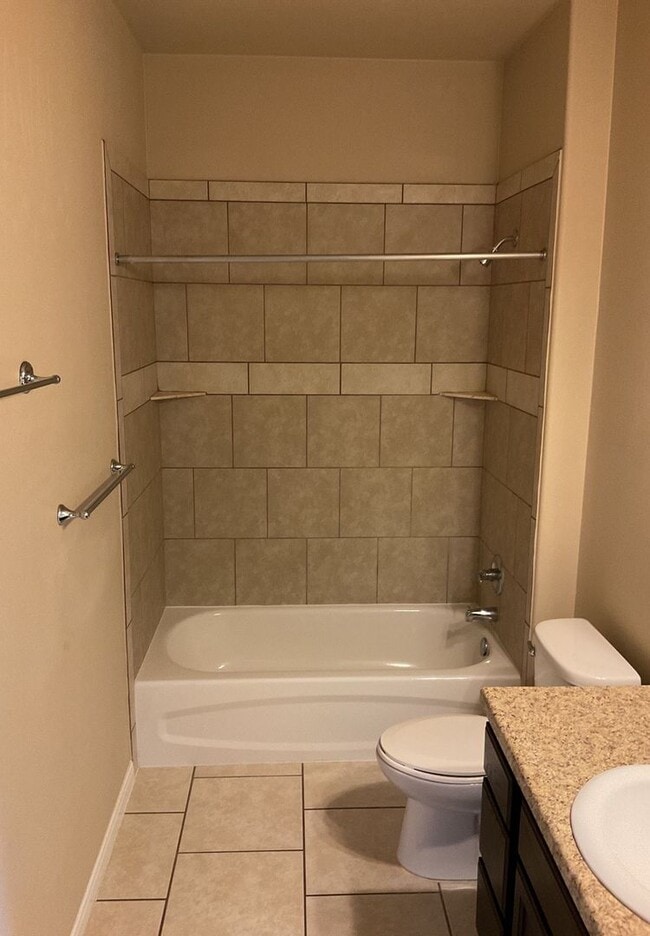 Building Photo - 4610 Cambridge Dr