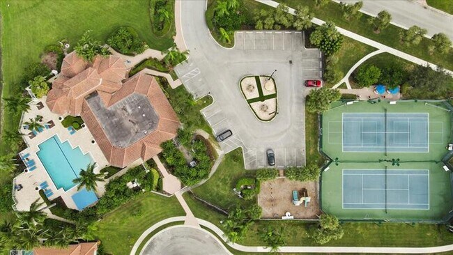 Building Photo - 10792 Queen Palm Ct