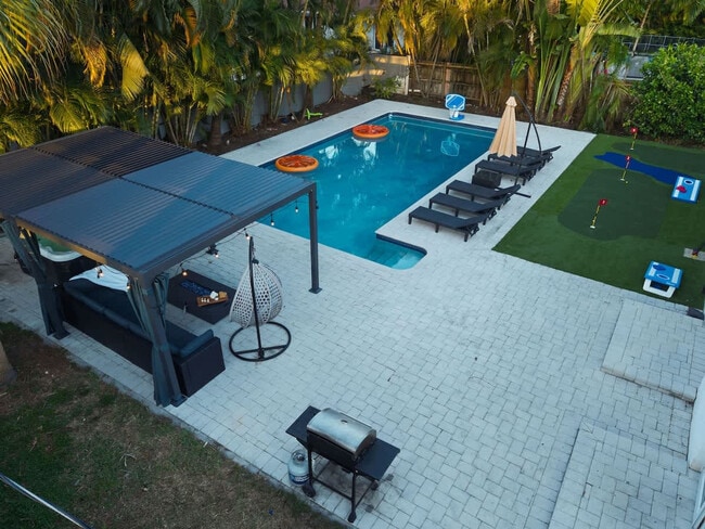 Building Photo - 2423 NE 202nd St