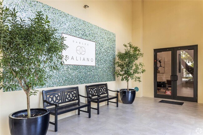 Building Photo - 1091 Galiano St