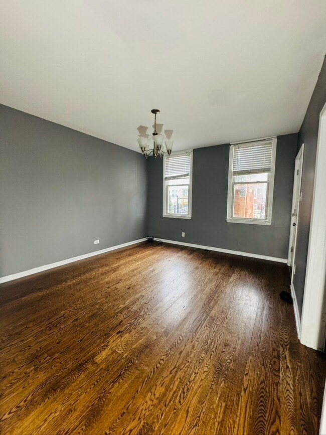 Building Photo - 2123 N Mango Ave