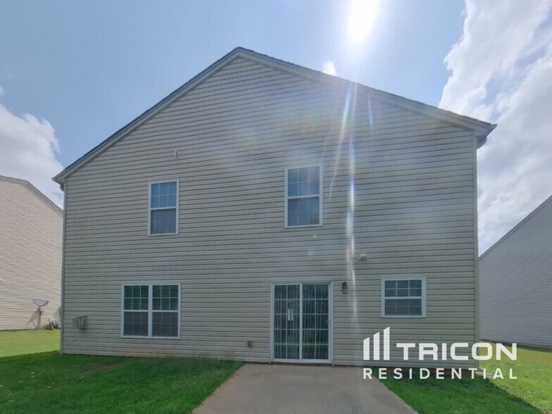 Building Photo - 417 Saddleback Trl