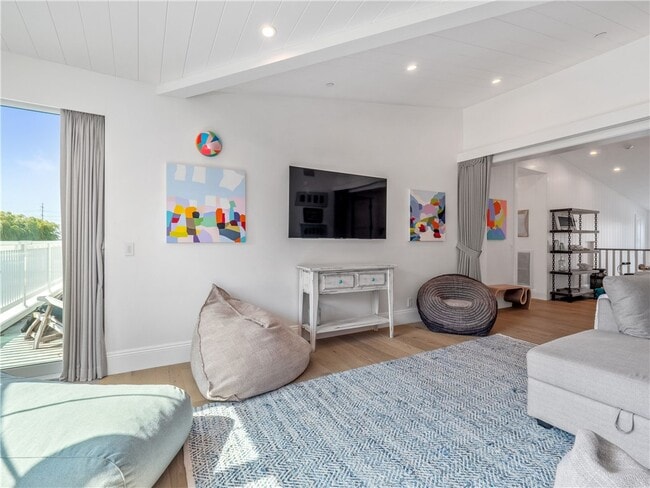 Building Photo - 3403 Laurel Ave