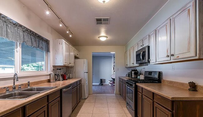 Building Photo - Available Now - Beautiful Ranch-Style Home with Pool