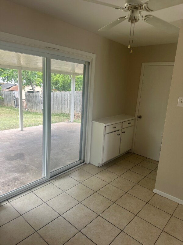 Building Photo - 1200 La Porte Dr