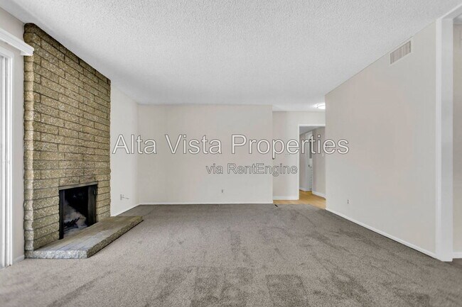 Building Photo - 5633 Scripps St