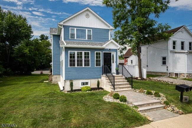Building Photo - 24 Lawnwood Ave