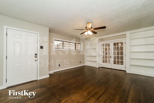 Building Photo - 2625 Sherwood Dr
