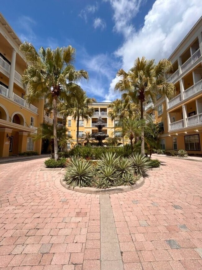 Building Photo - Beautiful Condo in the heart of Downtown O...