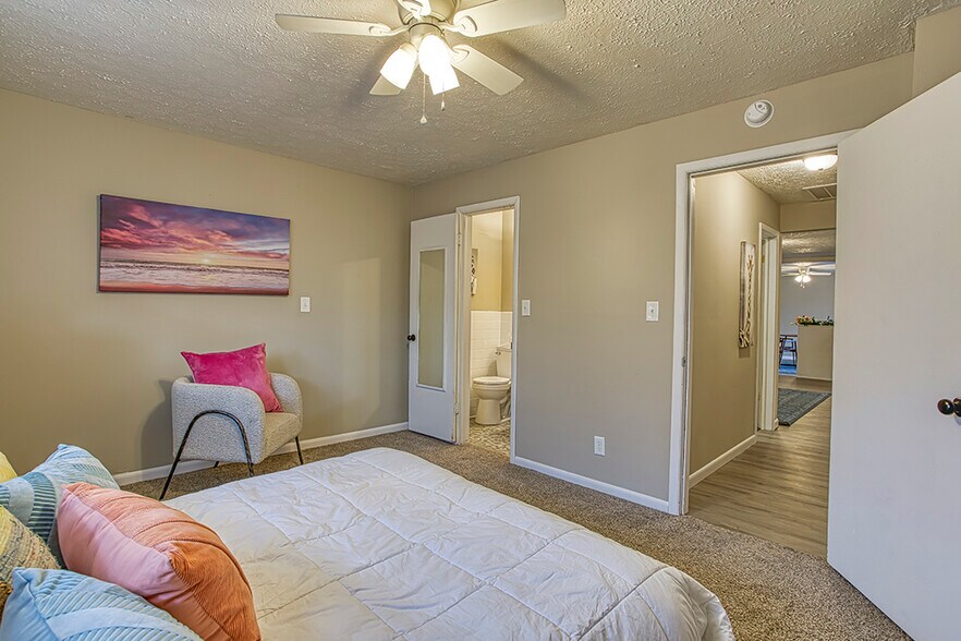 Building Photo - 1911 S Saratoga Ave