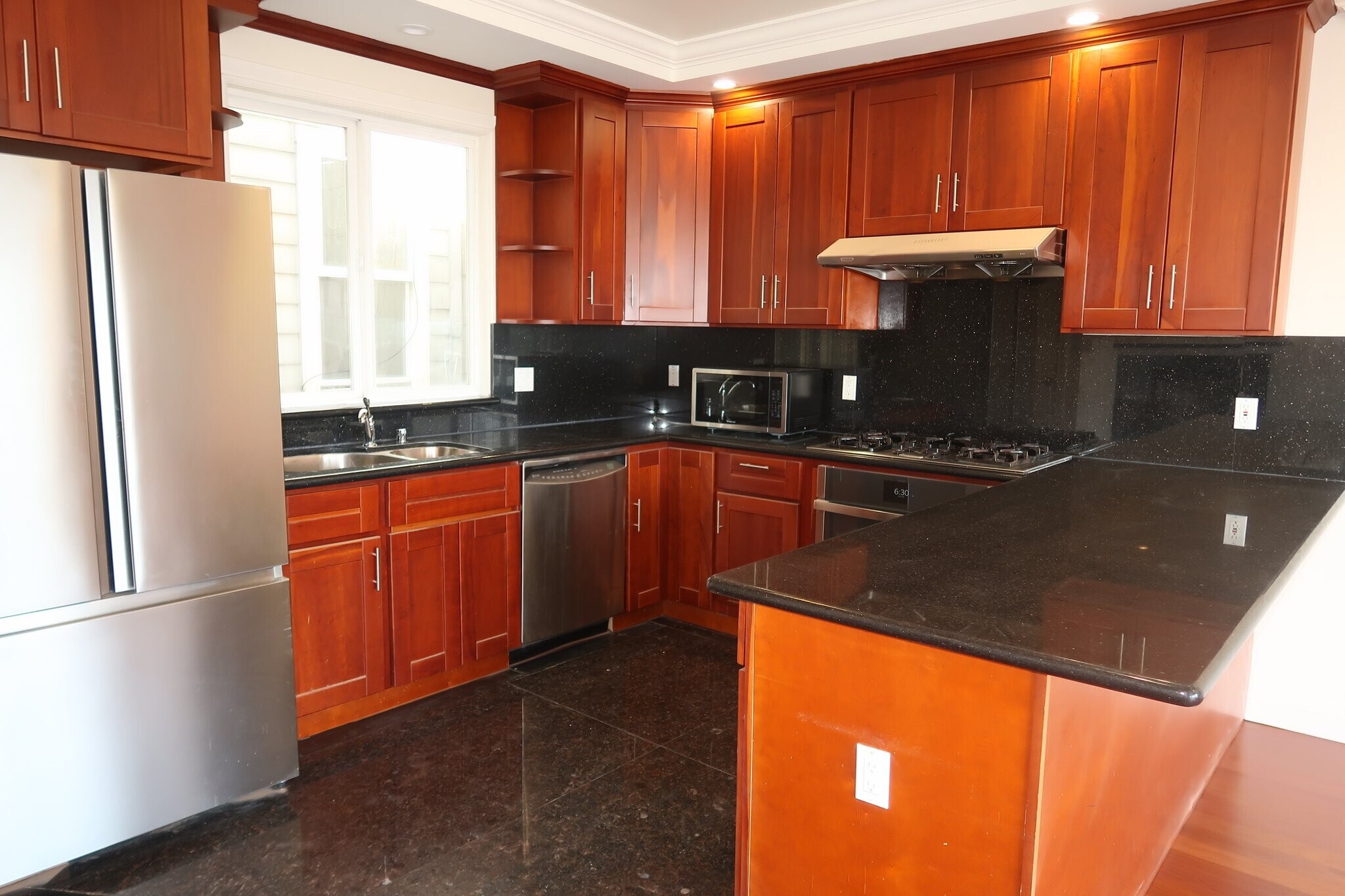 Building Photo - 5032 Anza St