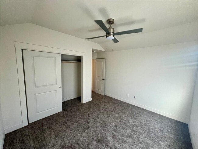 Building Photo - 662 White Oak St