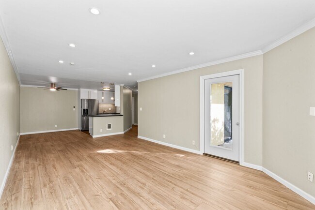 Building Photo - Cutest Condo on the Market!