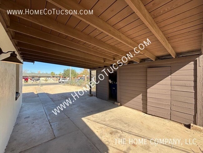 Building Photo - 833 W Jacinto St