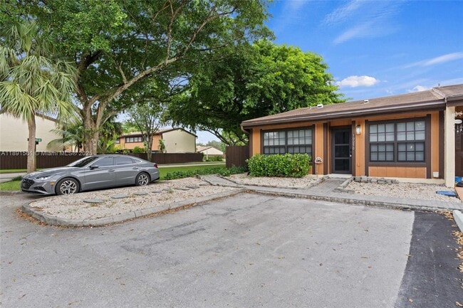 Building Photo - 10250 Oleander Ct