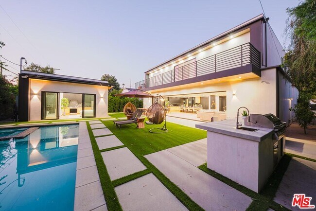 Building Photo - 5141 Varna Ave