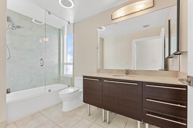 Building Photo - 1900 N Bayshore Dr