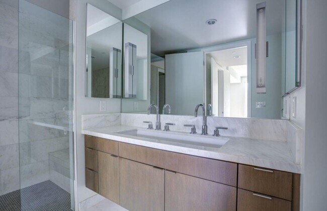 Building Photo - 1705-1725 Ocean Ave