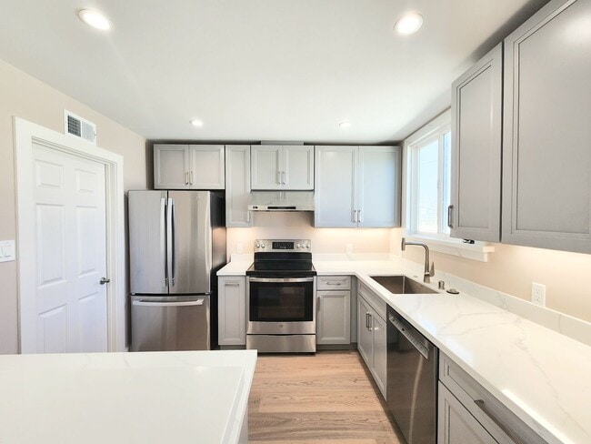 Building Photo - 3 bedroom Daly city home