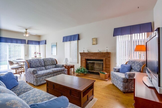 Building Photo - Spacious 4 Bedroom Shadowridge Home Available May 1st