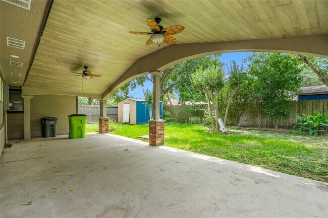 Building Photo - 16323 Maplemont Dr