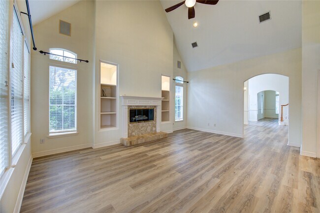 Building Photo - 2915 Monet Dr