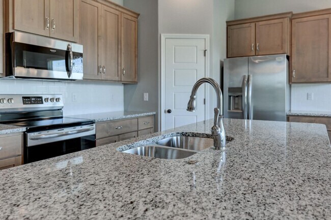 Building Photo - 802 Delaney Dr