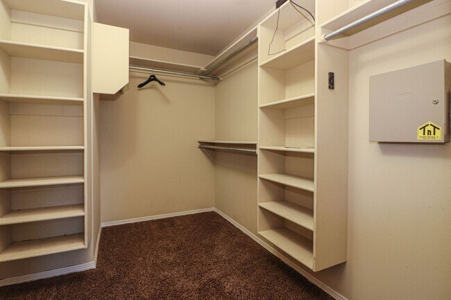 Building Photo - New vinyl plank in bedrooms, hall, new paint, new heat & air conditioning system 2025, large livi...