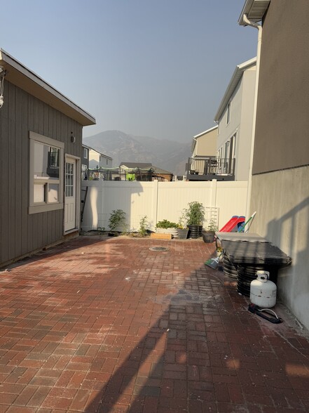 Building Photo - 1538 W 990 S
