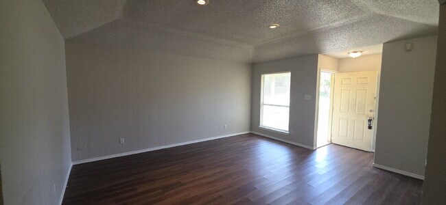 Building Photo - Move In Special of 1/2 OFF 1st Month Rent - Welcome to this beautifully updated duplex!!!