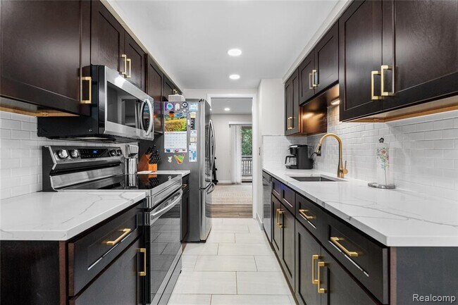 Building Photo - 1476 Oakbrook E Dr