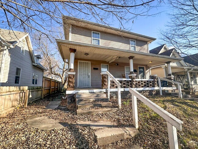 Building Photo - 103-103 N Gladstone Ave