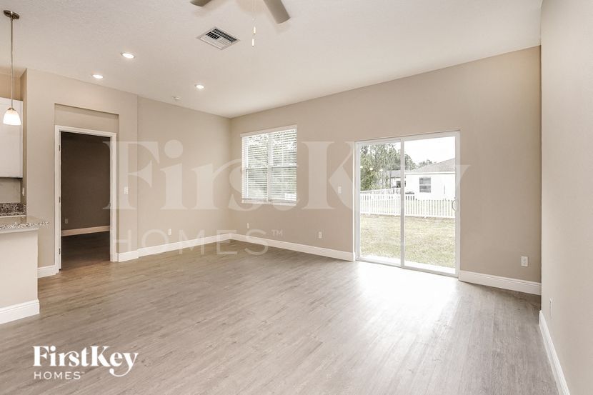 Building Photo - 674 Tobias St