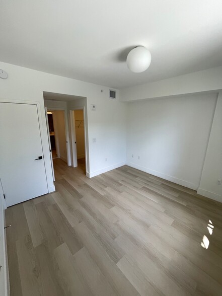 Building Photo - 2377 NE 183rd Ter