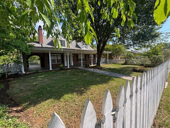 Building Photo - 3479 Overbrook Dr