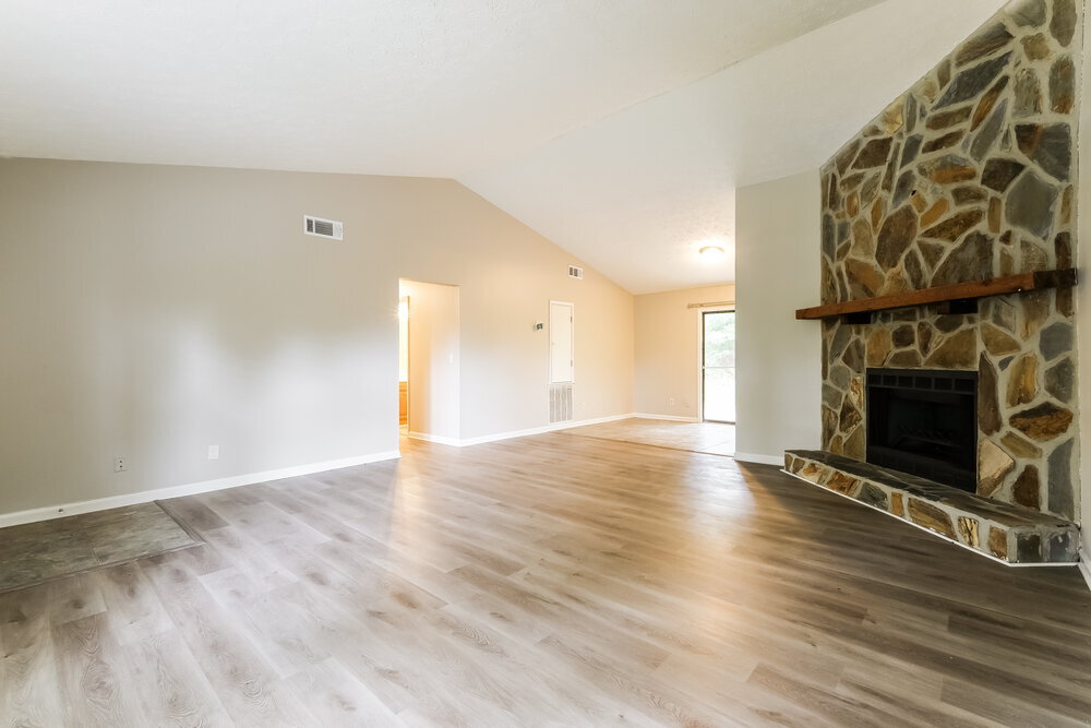 Building Photo - 319 Knollwood Ln