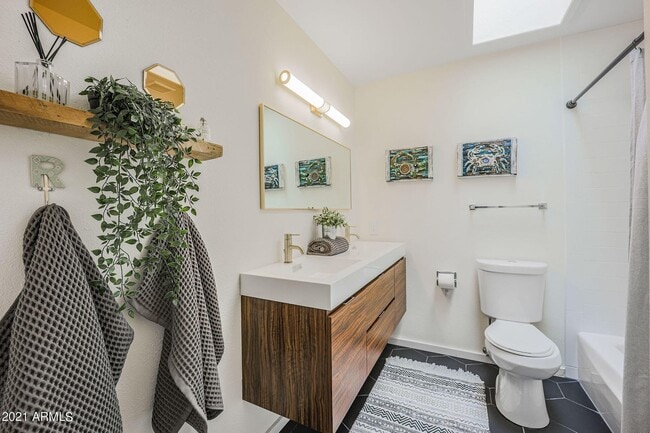 Building Photo - 8133 N 16th Dr