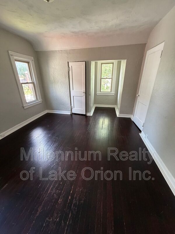 Building Photo - 49 Neome Dr