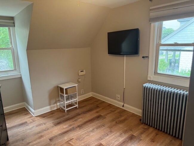 Building Photo - Beautiful Conshohocken 3 Bedroom 1 bath Ca...