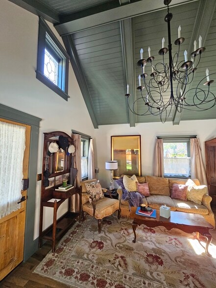 Building Photo - 139 N Ivy Ave