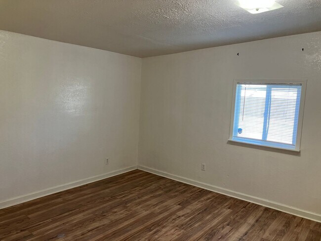 Building Photo - 1351 Leonard Ave