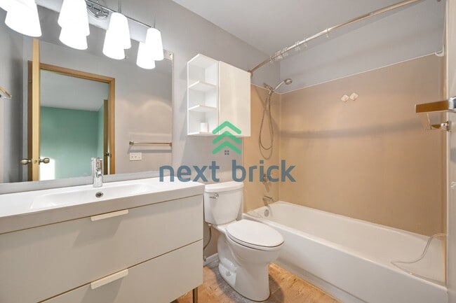 Building Photo - 2 Bedroom, 2 Bathroom Condominium Available for Rent