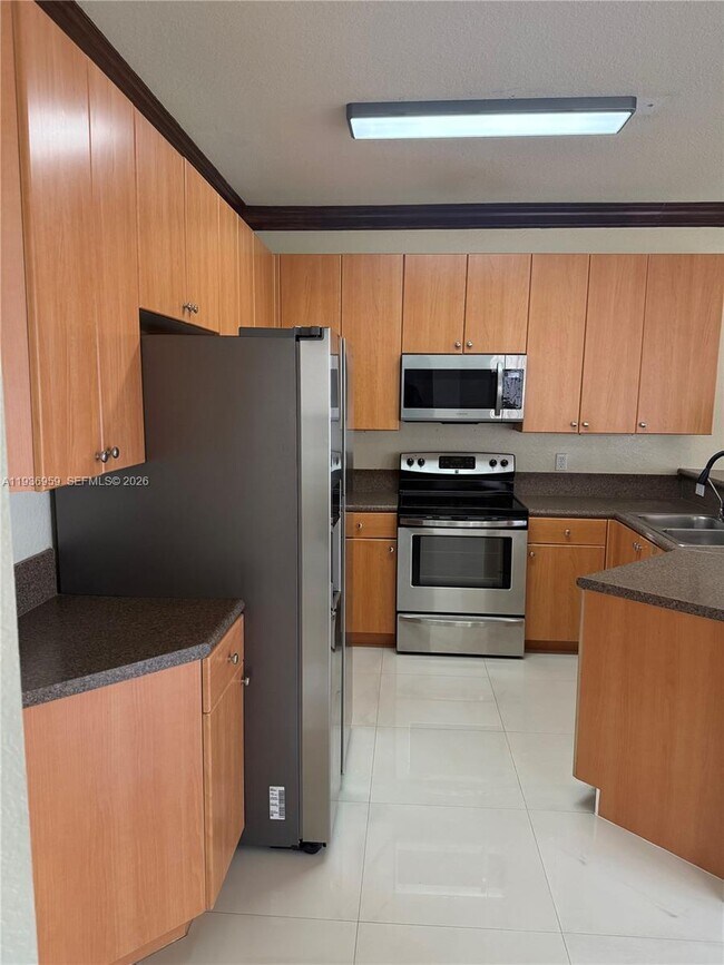 Building Photo - 3951 NE 13th Dr