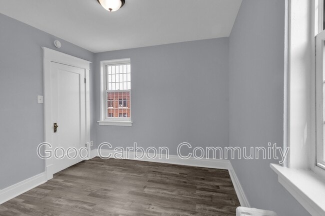 Building Photo - 12 E Depew Ave